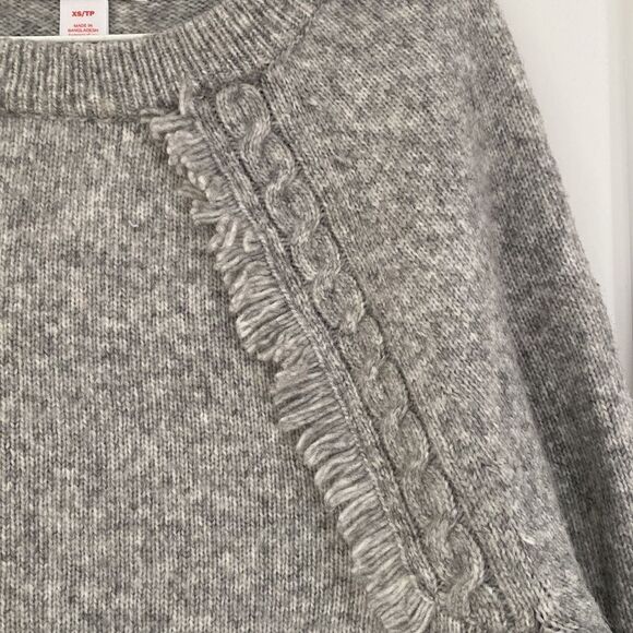 Super soft light gray knit with fringe - Picture 3 of 3
